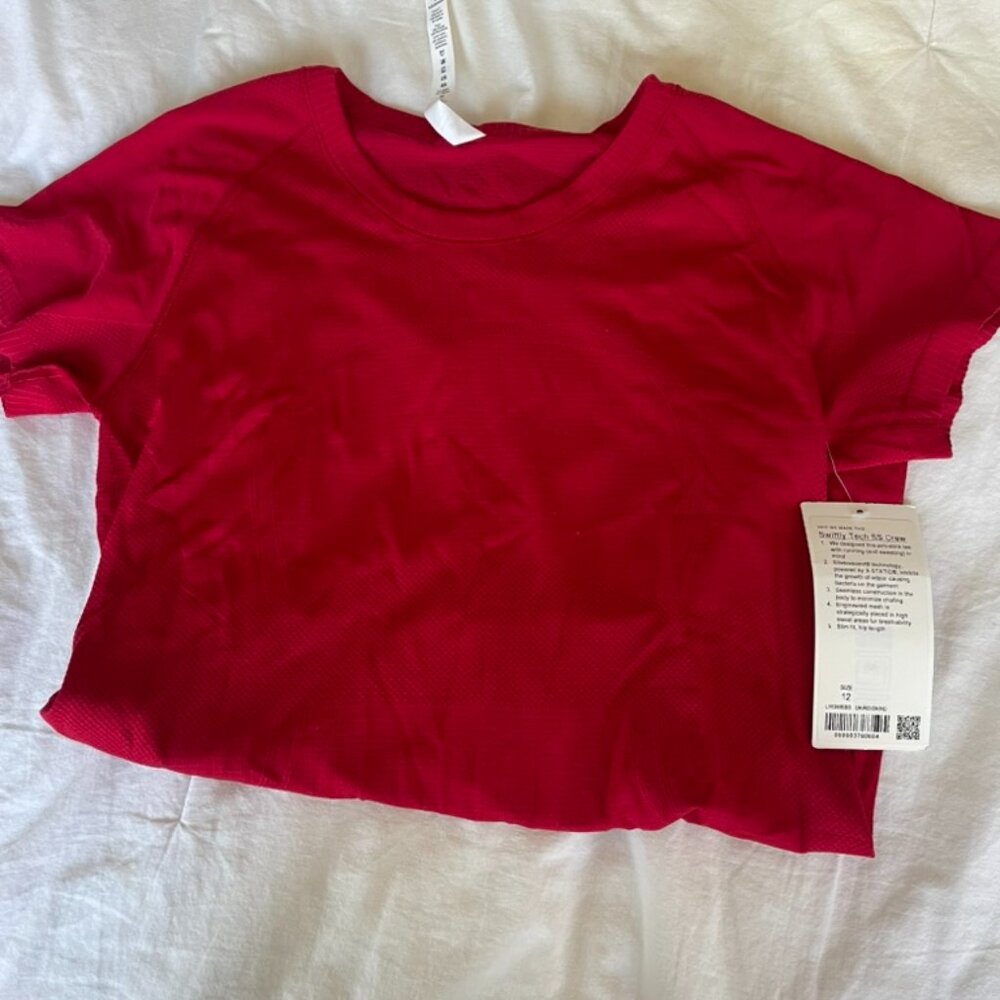 Lululemon Swiftly Tech SS Crew - Cherry red